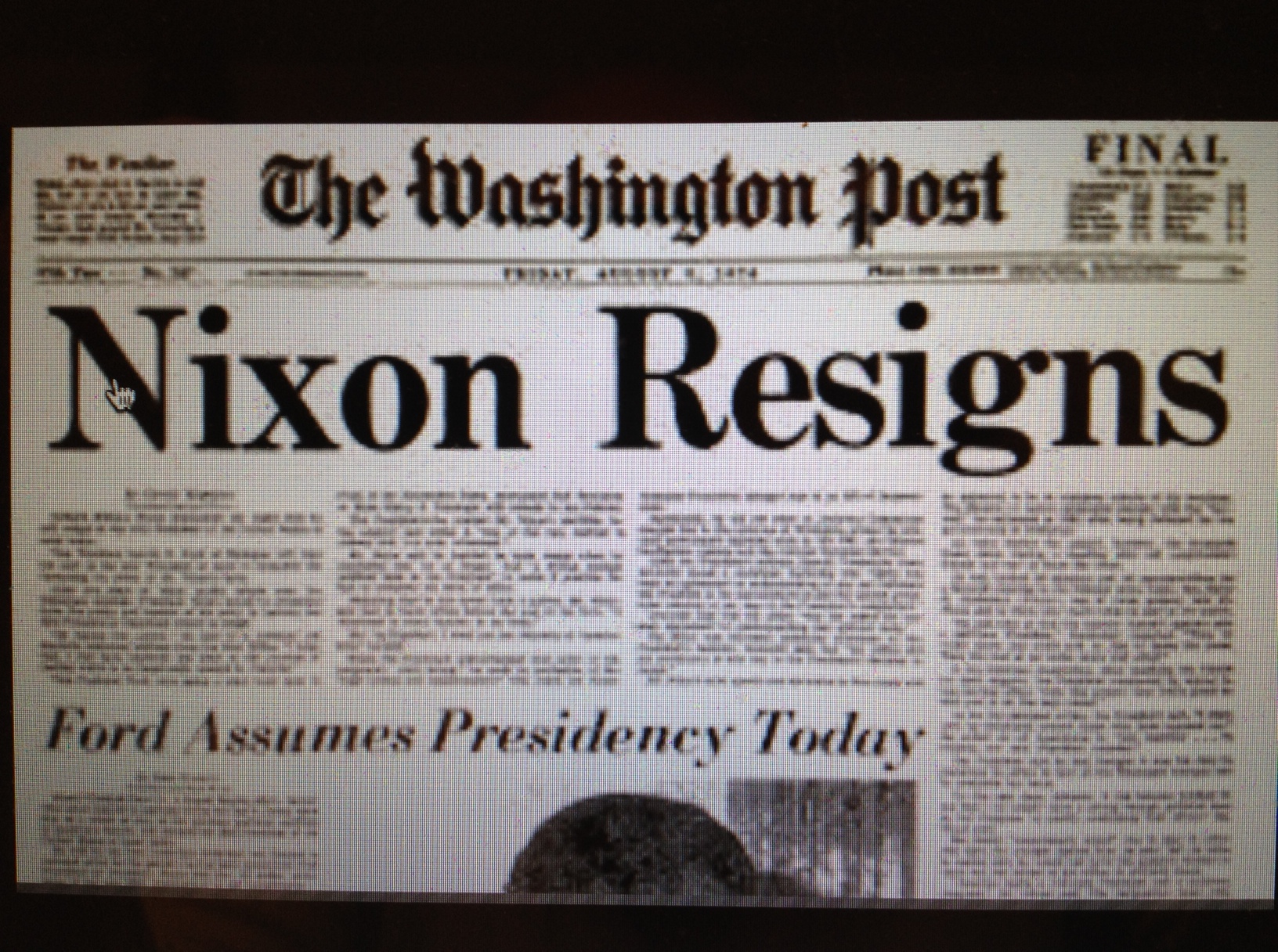 Nixon resigns
